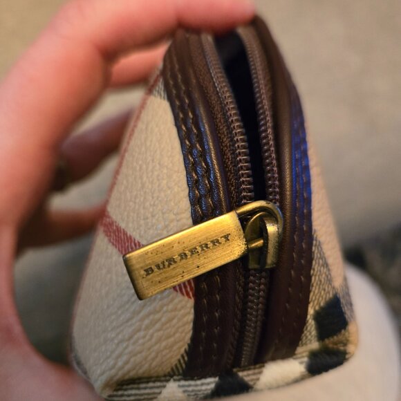 Burberry Leather Travel Pouch - Picture 4 of 6
